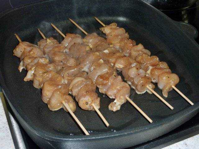 Шашлык из курицы в духовке на шпажках- 5 вкусных рецептов приготовления куриного шашлыка