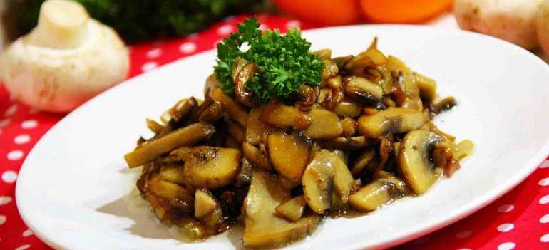 Жареная картошка с шампиньонами - рецепты со свежими, консервированными и замороженными грибами
