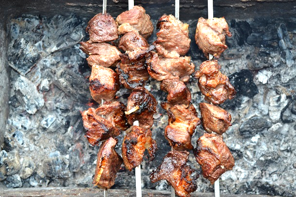 7 маринадов для шашлыка, которые сделают вкуснее любое мясо