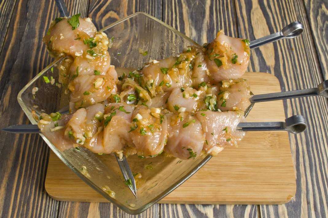 14 потрясающих маринадов для куриного шашлыка — мясо мягкое и сочное