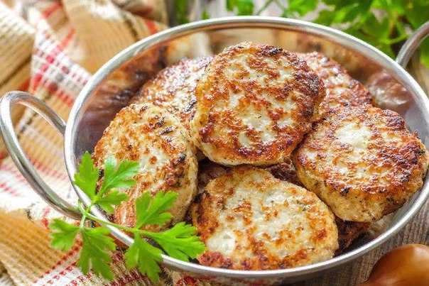 Куриные котлеты с подливкой