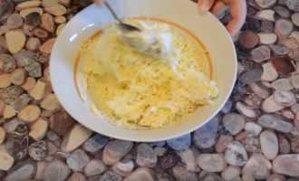 Перец, фаршированный сыром и яйцом: рецепт холодной закуски