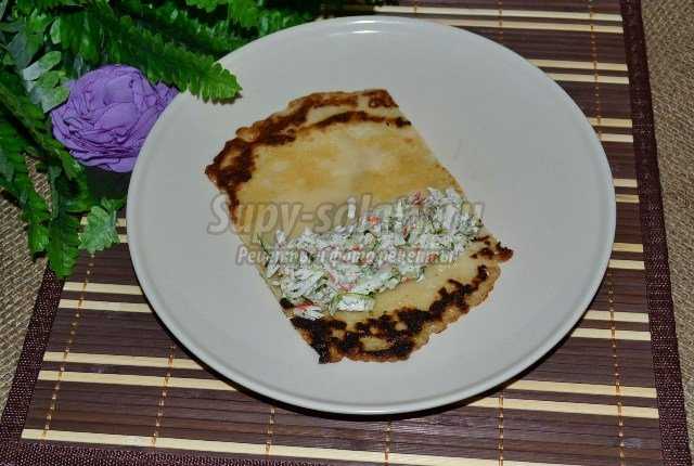 блины фаршированные крабовыми палочками и яйцом. Смотреть фото блины фаршированные крабовыми палочками и яйцом. Смотреть картинку блины фаршированные крабовыми палочками и яйцом. Картинка про блины фаршированные крабовыми палочками и яйцом. Фото блины фаршированные крабовыми палочками и яйцом