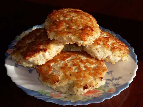 Нежные куриные котлеты с рисом и овощами