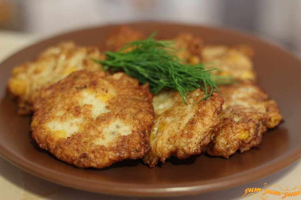 Куриные котлеты с кукурузой и гороховым пюре