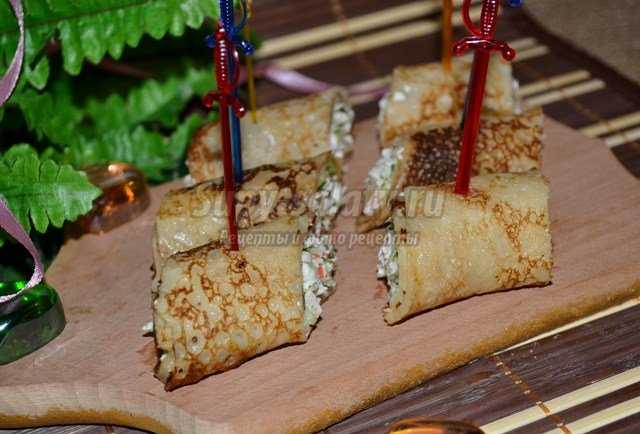 блины фаршированные крабовыми палочками и яйцом. Смотреть фото блины фаршированные крабовыми палочками и яйцом. Смотреть картинку блины фаршированные крабовыми палочками и яйцом. Картинка про блины фаршированные крабовыми палочками и яйцом. Фото блины фаршированные крабовыми палочками и яйцом