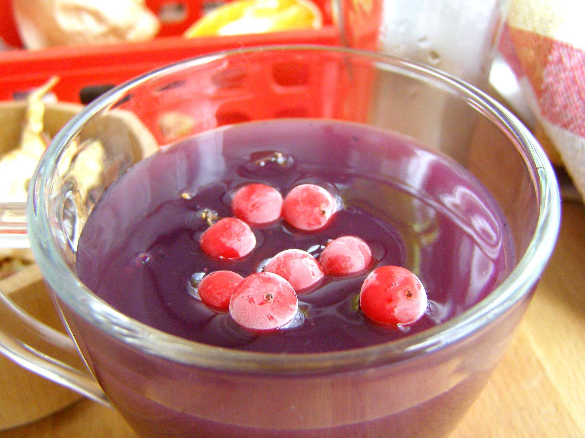 Кисель. рецепт из крахмала и замороженных ягод для детей, густой, жидкий