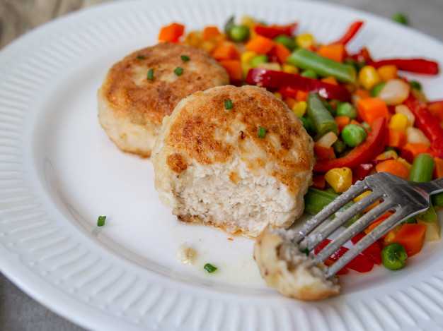 Куриные биточки с овощами