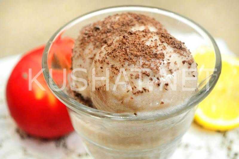 Клубничный смузи с мороженым