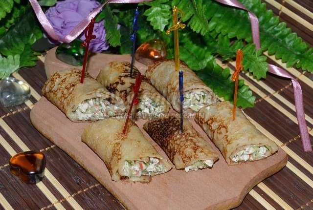блины фаршированные крабовыми палочками и яйцом. Смотреть фото блины фаршированные крабовыми палочками и яйцом. Смотреть картинку блины фаршированные крабовыми палочками и яйцом. Картинка про блины фаршированные крабовыми палочками и яйцом. Фото блины фаршированные крабовыми палочками и яйцом