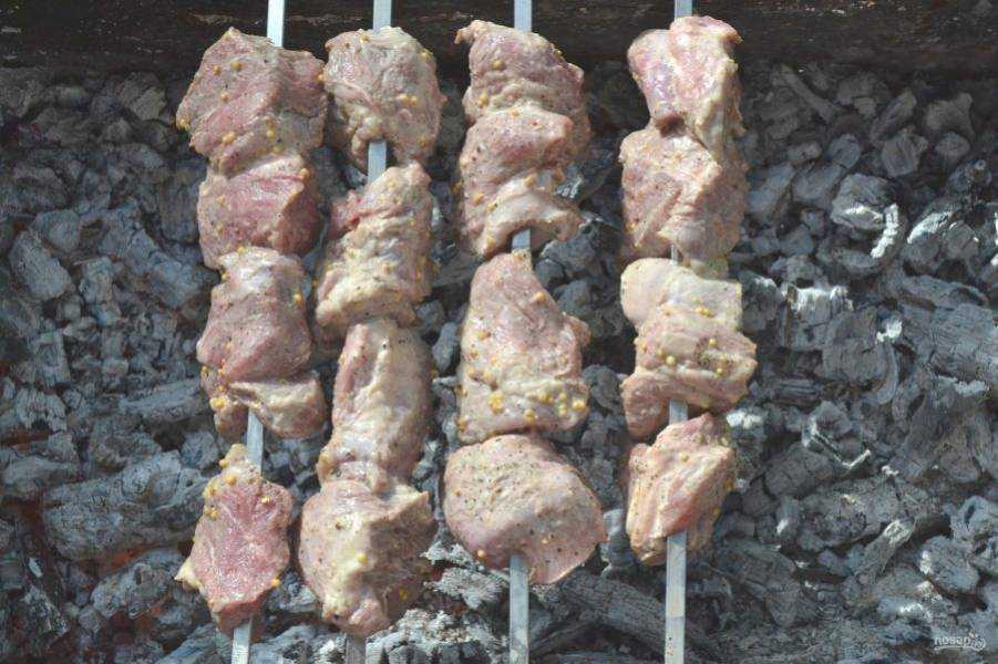 маринад для шашлыка алабама красный рецепт как в ленте. be6888815fa5ad52e8219d67548bb784. маринад для шашлыка алабама красный рецепт как в ленте фото. маринад для шашлыка алабама красный рецепт как в ленте-be6888815fa5ad52e8219d67548bb784. картинка маринад для шашлыка алабама красный рецепт как в ленте. картинка be6888815fa5ad52e8219d67548bb784. Если Вы любите экспериментировать с вкусным шашлыком, тогда Вы точно пробовали на своем кулинарном пути ни один вид маринада. Сегодня, надеемся, нам удастся пополнить копилку Ваших знаний. Речь пойдет о пряном пикантном маринаде Алабама для шашлыка. В нем готовится абсолютно любое мясо или птица, вкус получается насыщенный, фруктовый, островатый, свежий, майонез смягчит мясо. Уверены, этот маринад станет настоящим открытием. Рецепт достаточно быстро и просто, но выдерживать мясо следует не менее 8 часов, чтобы оно хорошо промариновалось, пропиталось вкусами, размягчилось. Погнали готовить! 🙂