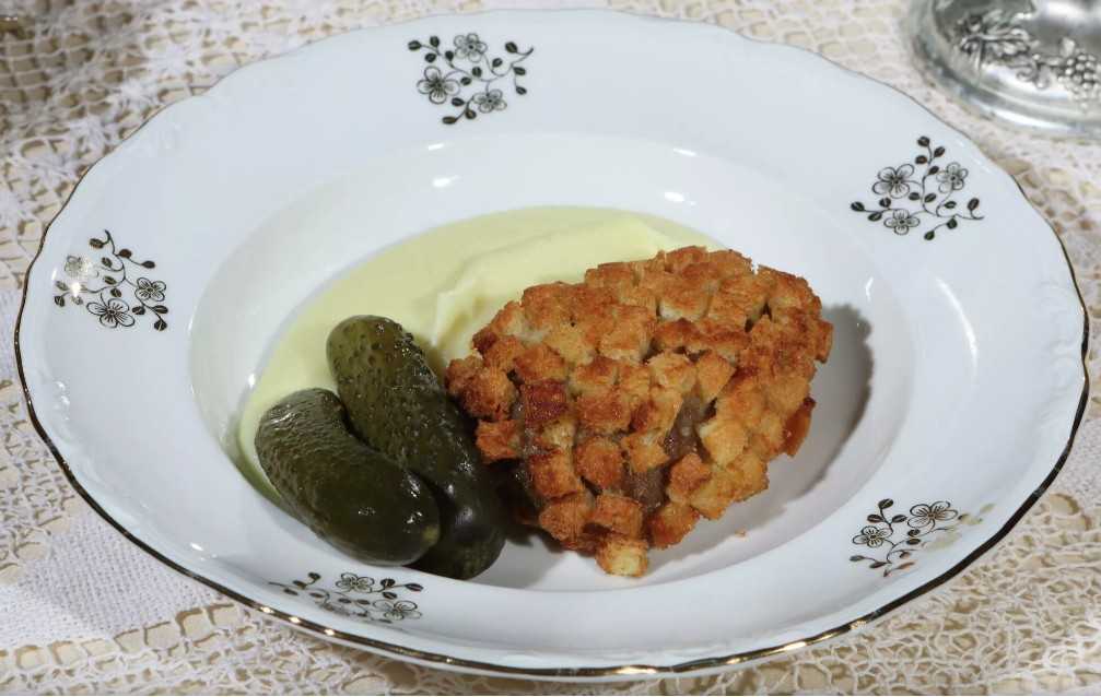 Самые вкусные рецепты пожарских котлет – классическое блюдо из курицы с хрустящими сухариками