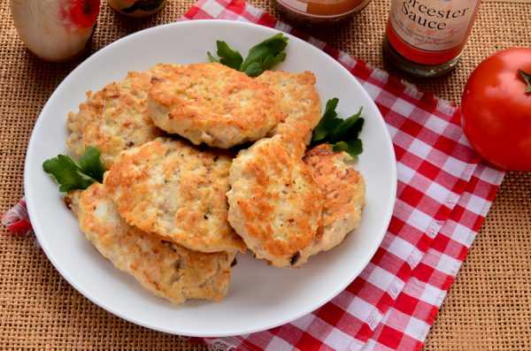 куриные котлеты с овсянкой и сыром. c3d206a9608572528c219fd73cdeeb7c. куриные котлеты с овсянкой и сыром фото. куриные котлеты с овсянкой и сыром-c3d206a9608572528c219fd73cdeeb7c. картинка куриные котлеты с овсянкой и сыром. картинка c3d206a9608572528c219fd73cdeeb7c. Куриные котлеты с овсяными хлопьями — замечательный вариант знакомого мясного блюда. Давайте подробнее разберем популярные рецепты, где изделия можно пожарить на сковороде, приготовить в мультиварке для диетического меню. Мы не раз пробовали использовать разную крупу, но именно геркулес позволяет в некоторых случаях отказаться от яиц и снизить калорийность.