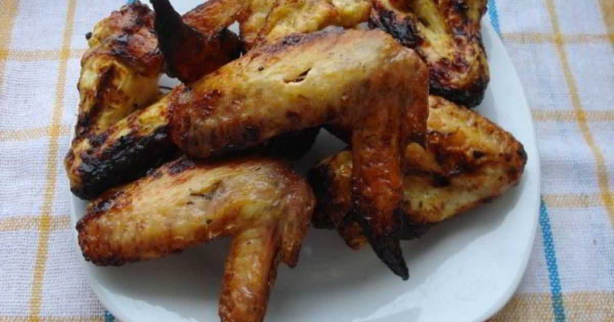Как вкусно и быстро замариновать куриные крылышки для шашлыка