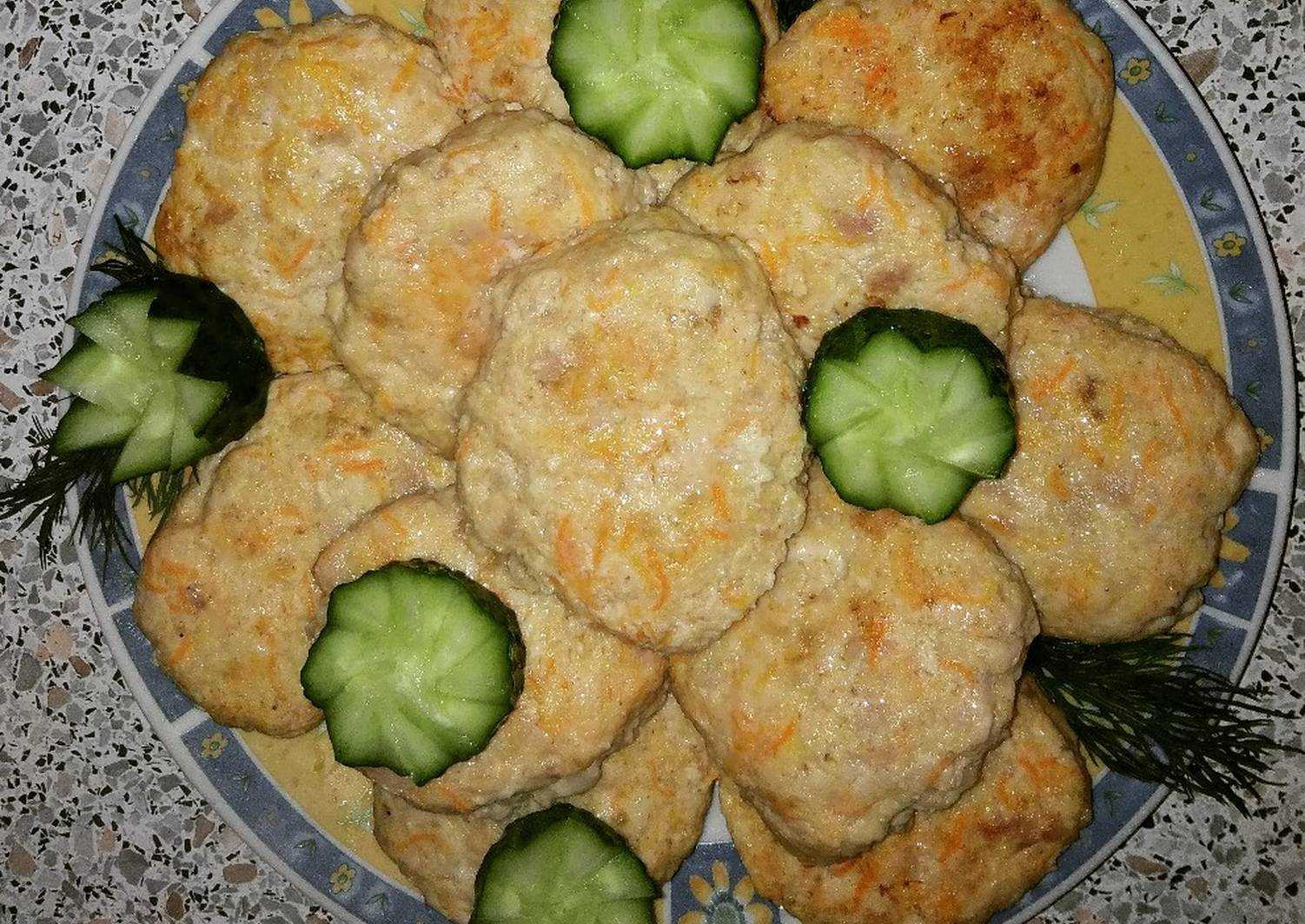 Кабачковые рецепты с фото пошагово. Котлеты куриные с морковкой. Кабачковые котлеты с морковью. Куриные котлеты с морковью. Куриные котлеты с кабачком и морковью.