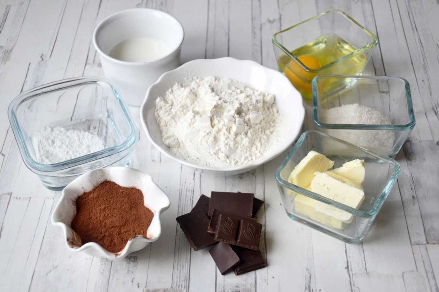 Яйцо масло сливочное сахар мука рецепт. Ингредиенты для кекса. Натуральные Ингредиенты для торта. Ингредиенты для кондитерских изделий. Ингредиенты для шоколада.